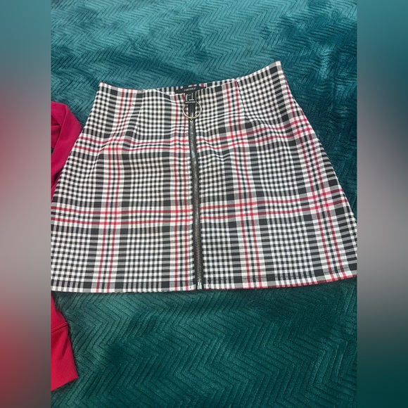Forever 21 Black and Red Plaid Skirt - Picture 3 of 4